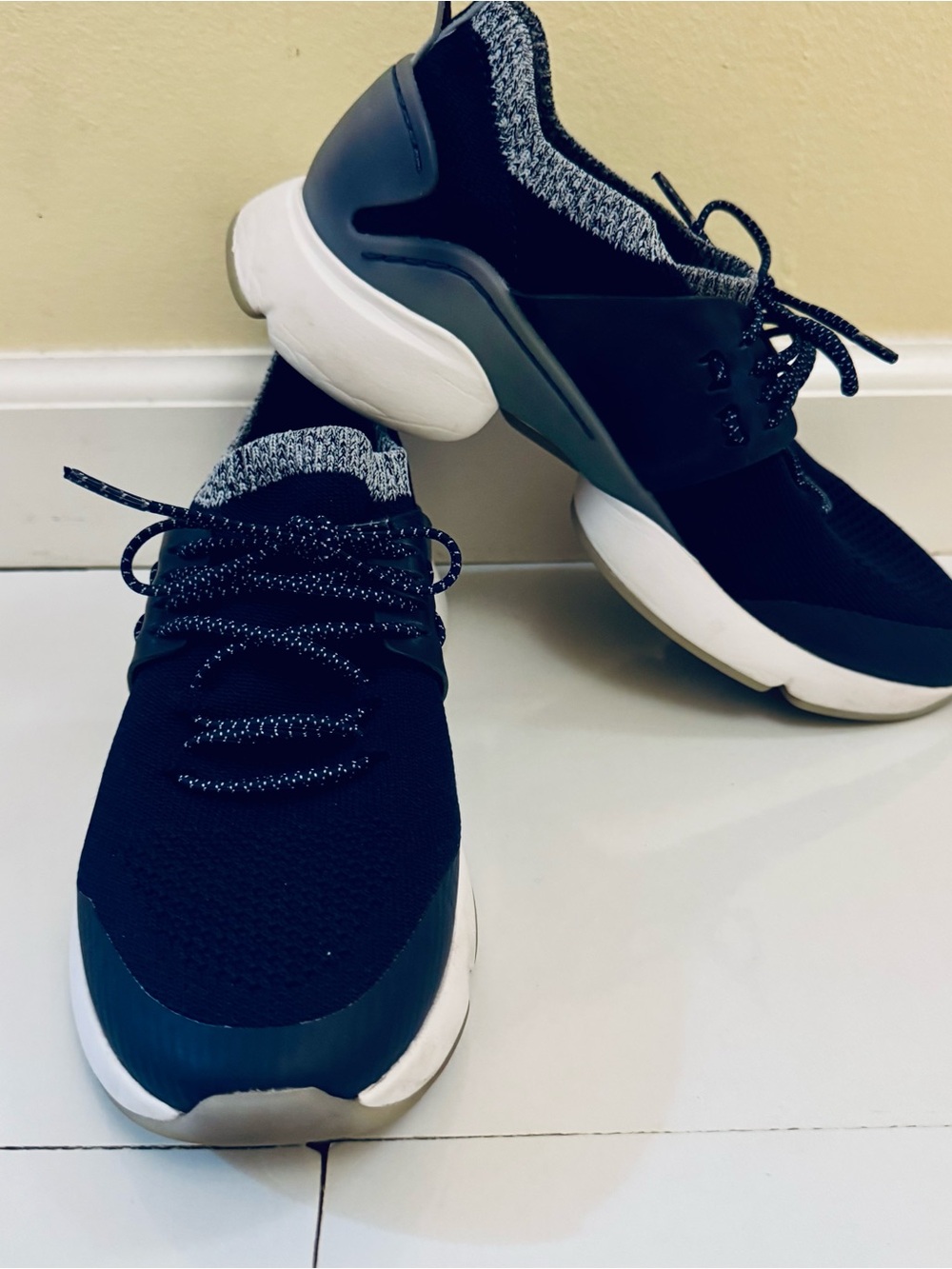 Cole Haan zero grand athletic shoes/sneakers.Marine blue fabric. Size 8.